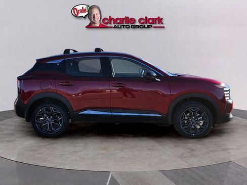 New 2026 Nissan Kicks SR w/ Cold Weather Package FWD image 7