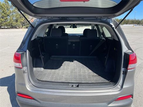Used 2018 Kia Sorento LX image 20