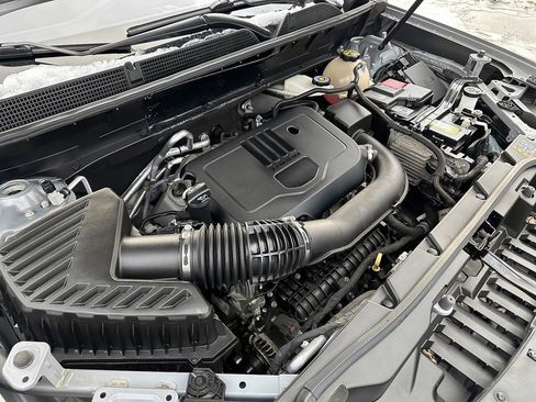 Used 2023 GMC Acadia SLT image 29