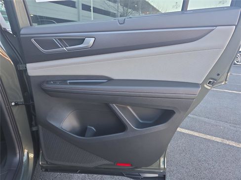 New 2026 Volkswagen Atlas Peak Edition image 31