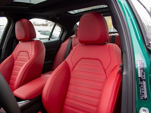 New 2025 Alfa Romeo Giulia AWD image 12