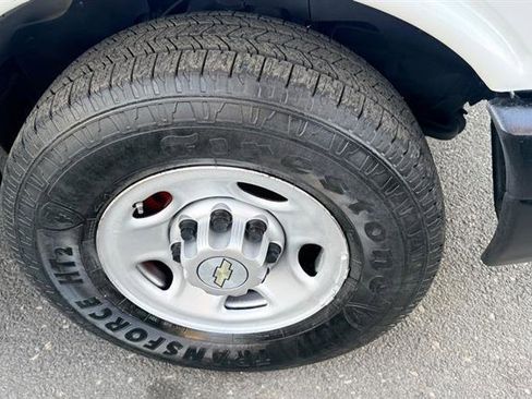 Used 2011 Chevrolet Express 2500 image 21