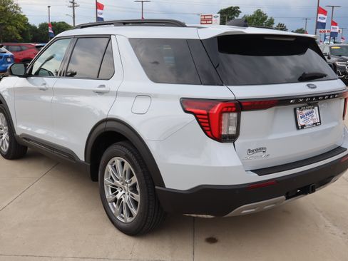 New 2026 Ford Explorer Active w/ Active Comfort Package AWD/4WD image 7