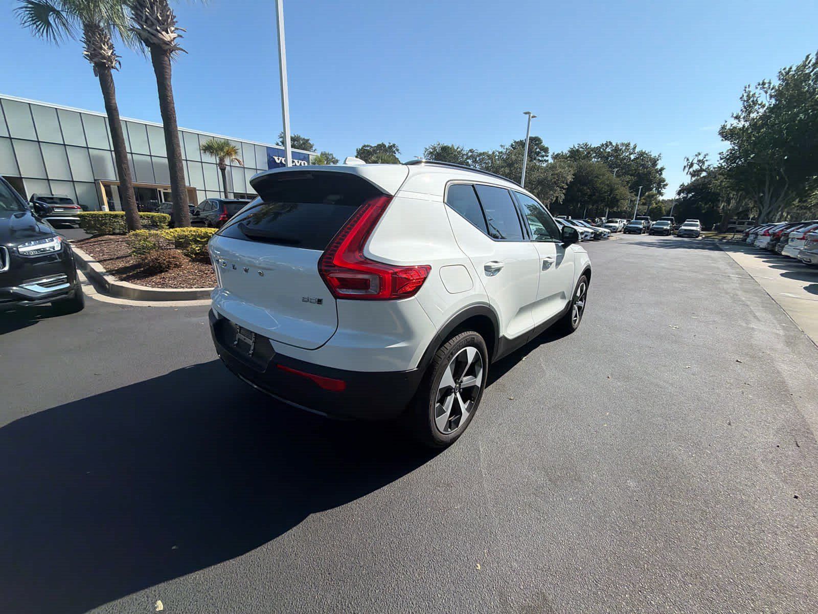 Certified 2025 Volvo XC40 B5 Plus AWD/4WD image 14