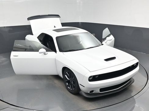 Used 2019 Dodge Challenger R/T w/ Plus Package image 46