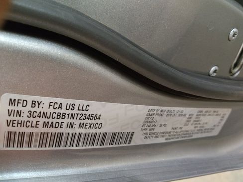 Used 2022 Jeep Compass Latitude FWD image 33