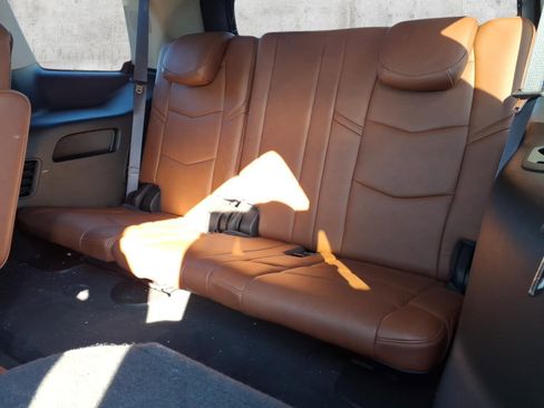 Used 2016 Cadillac Escalade Premium AWD/4WD image 11