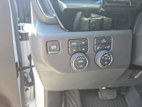Used 2025 Chevrolet Silverado 1500 LT Trail Boss w/ Convenience Package II AWD/4WD image 9