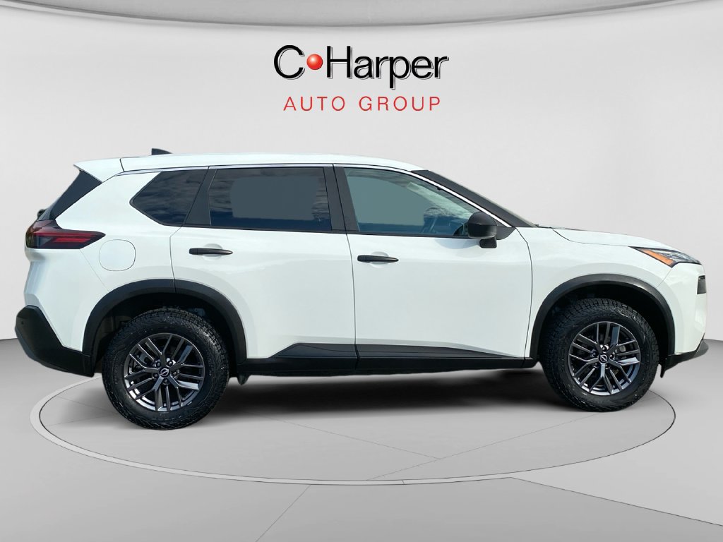 Used 2023 Nissan Rogue S AWD/4WD image 2