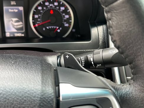 Used 2017 Toyota Camry SE FWD image 19