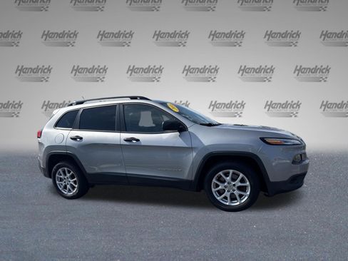 Used 2016 Jeep Cherokee Sport w/ Cold Weather Group FWD image 11