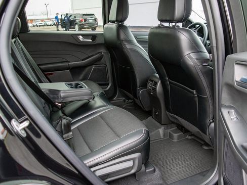 Used 2024 Ford Escape SE image 32