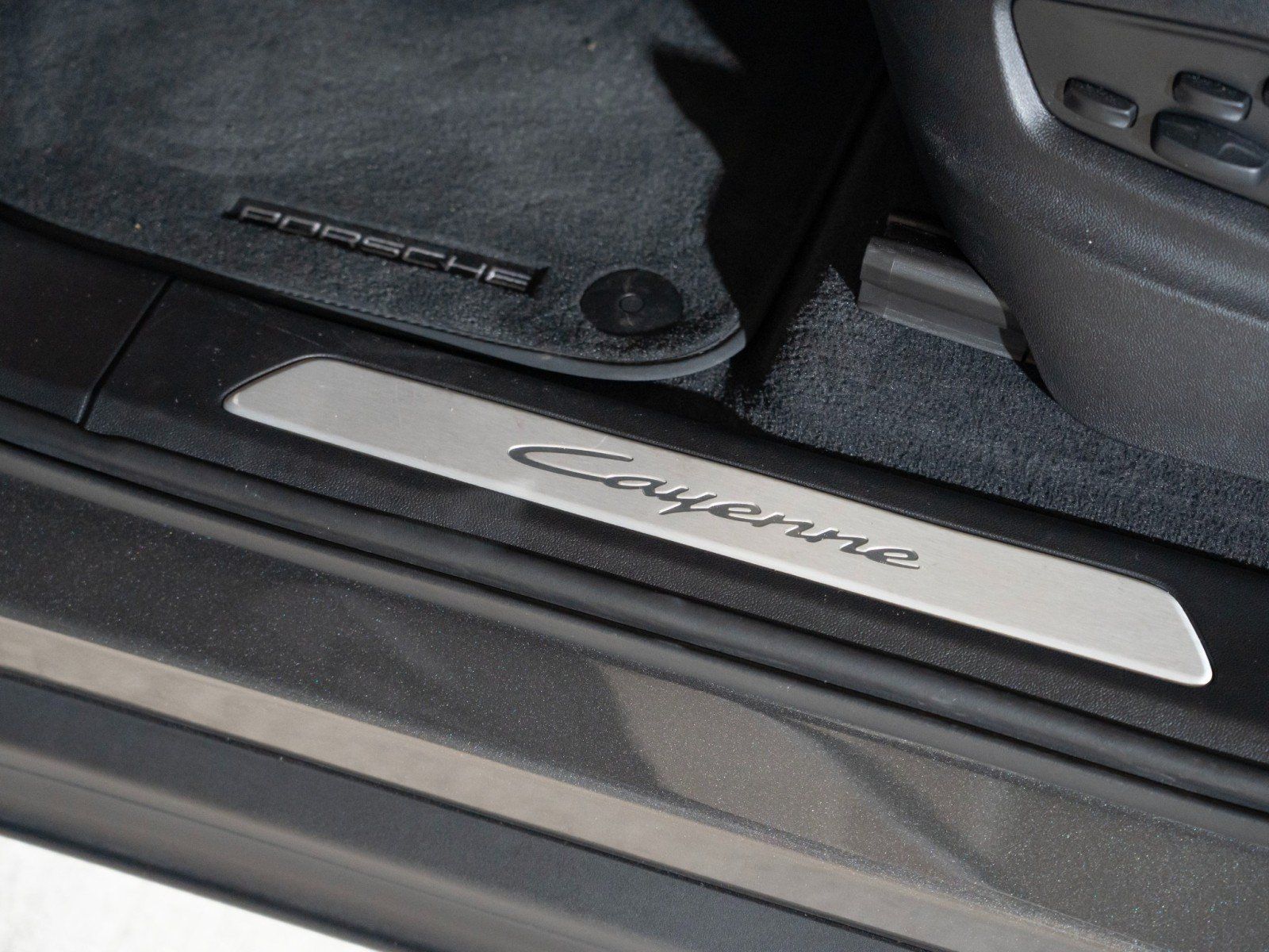 Certified 2024 Porsche Cayenne GTS AWD/4WD image 12