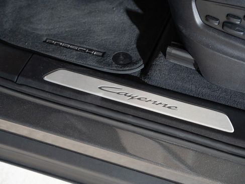 Certified 2024 Porsche Cayenne Coupe AWD/4WD image 12