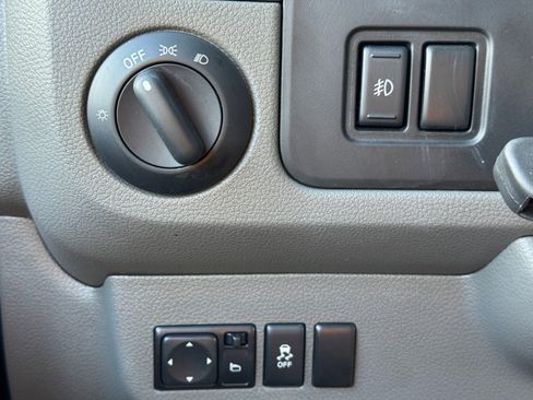 Used 2018 Nissan NV 3500 SL image 16