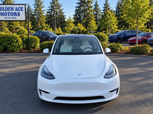 Used 2025 Tesla Model Y Long Range AWD/4WD image 2
