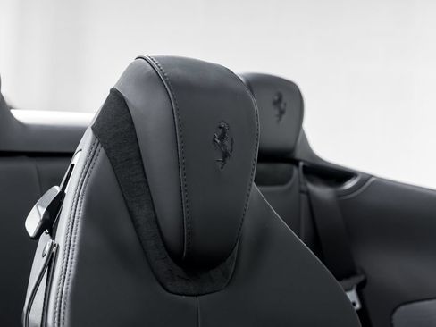 Used 2024 Ferrari Roma Spider RWD image 31