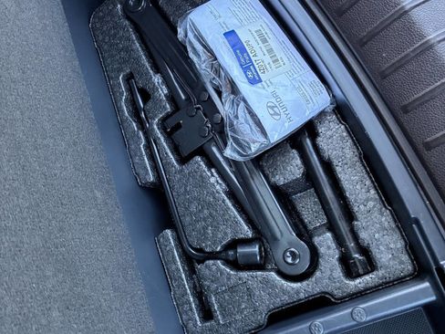 Used 2017 Hyundai Santa Fe Sport image 13