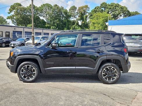Used 2023 Jeep Renegade Latitude AWD/4WD image 4