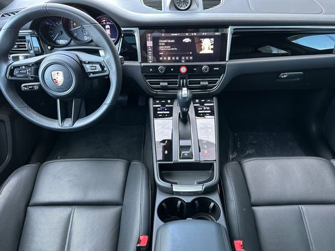 Used 2025 Porsche Macan image 6