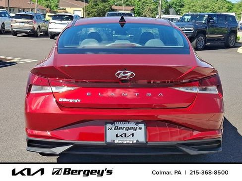 Used 2023 Hyundai Elantra SEL w/ Convenience Package FWD image 6