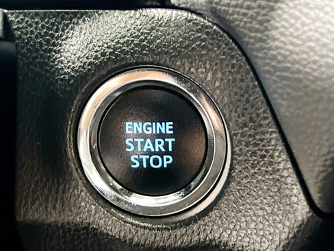 Used 2021 Toyota RAV4 XLE Premium image 23