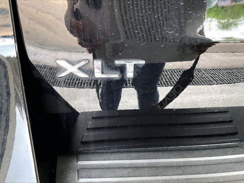 Used 2023 Ford Expedition XLT AWD/4WD image 9