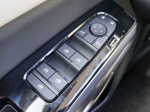 New 2026 Nissan Pathfinder SL FWD image 15