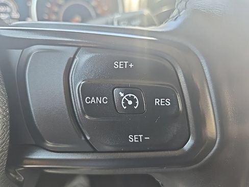 Used 2021 Jeep Gladiator Sport AWD/4WD image 15