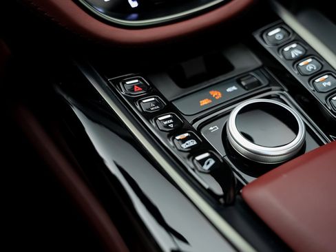 Used 2021 Aston Martin DBX image 53