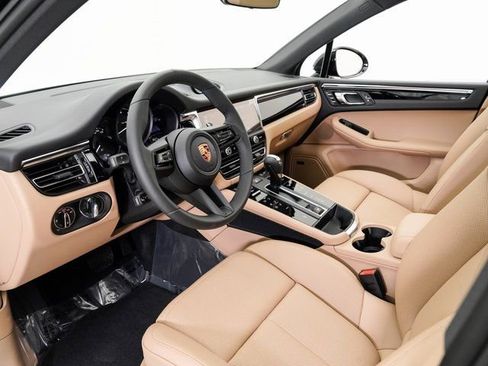 Used 2026 Porsche Macan AWD/4WD image 4
