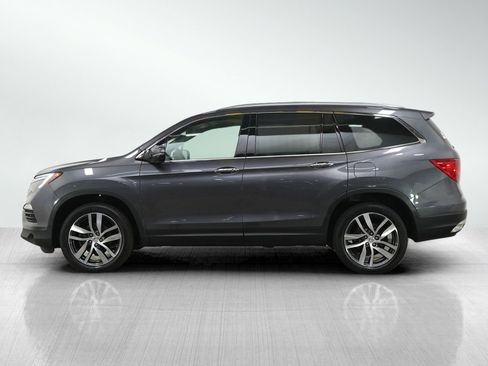 Used 2017 Honda Pilot Touring image 2