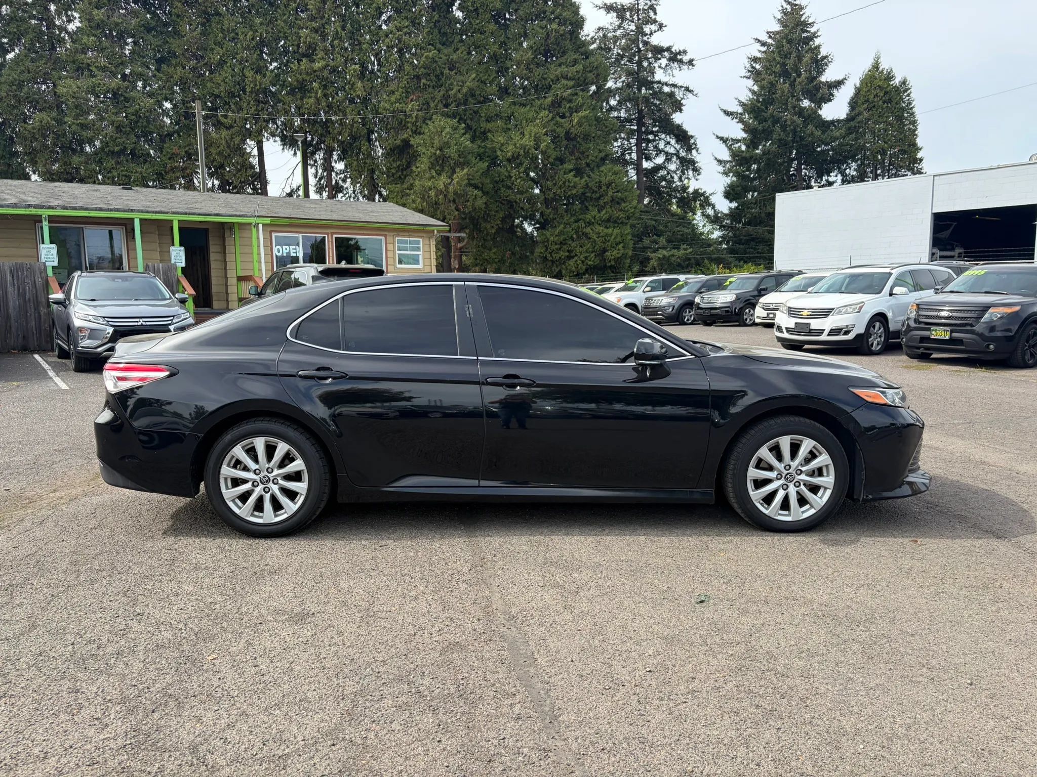 Used 2018 Toyota Camry LE w/ Audio Package FWD image 2