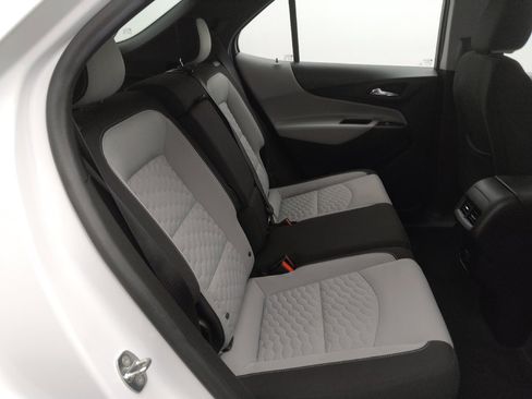 Used 2018 Chevrolet Equinox LS FWD image 19