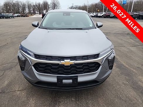 Used 2024 Chevrolet Trax LS w/ LS Convenience Package image 2