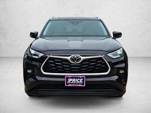 Used 2021 Toyota Highlander XLE image 2