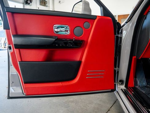 Used 2022 Rolls-Royce Phantom Sedan image 32