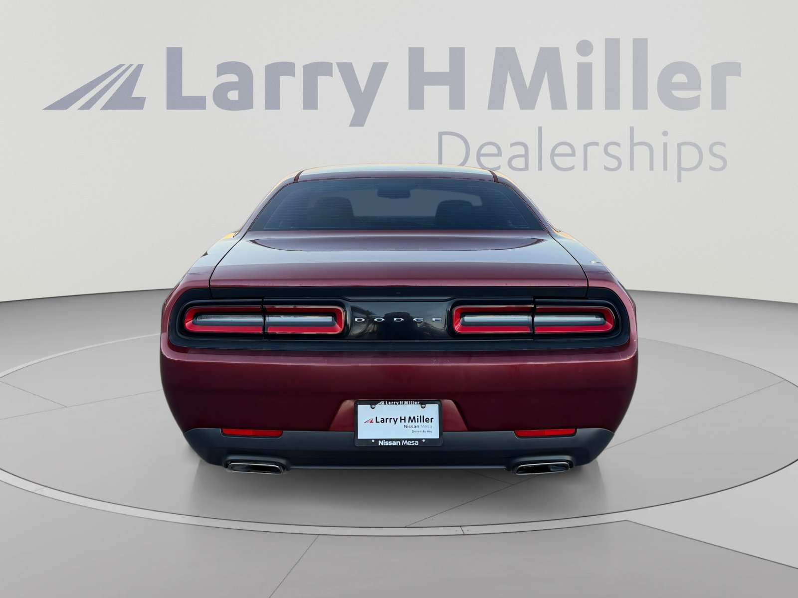 Used 2017 Dodge Challenger SXT RWD image 4