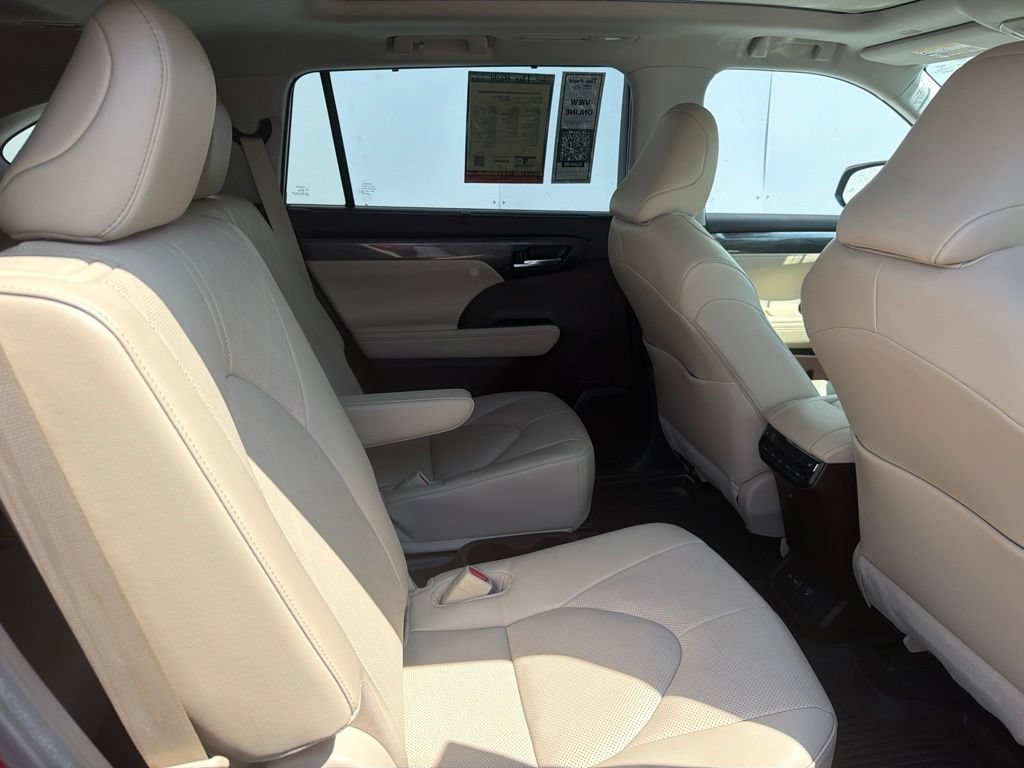 Used 2022 Toyota Highlander Platinum AWD/4WD image 8