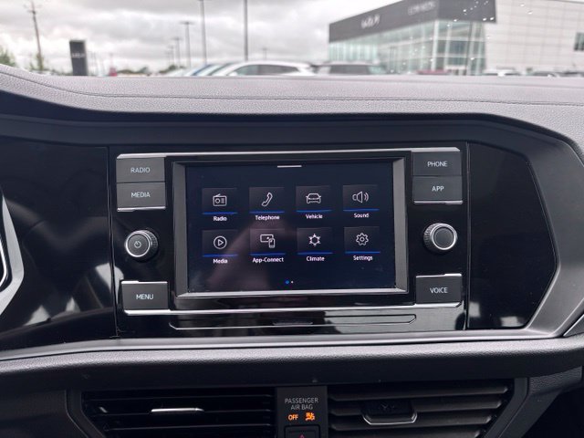 Used 2024 Volkswagen Jetta SE w/ Panoramic Sunroof Package FWD image 19