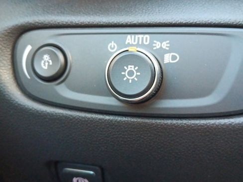 Used 2019 Chevrolet Blazer LT image 17