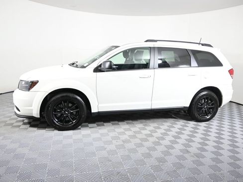 Used 2020 Dodge Journey SE w/ Blacktop Package FWD image 2