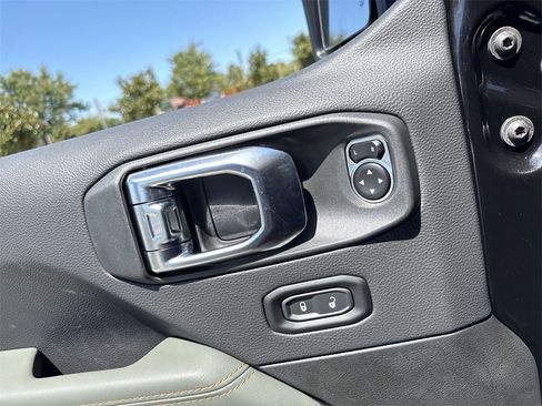 New 2025 Jeep Gladiator Mojave image 13