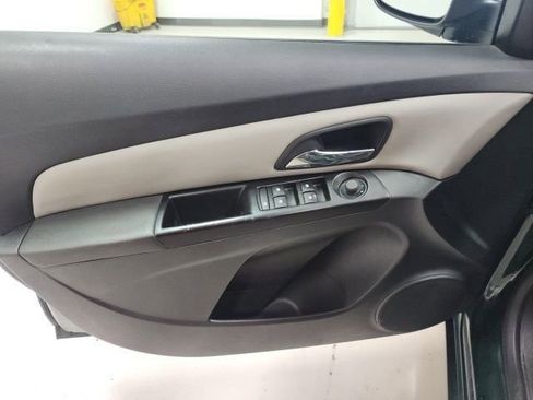 Used 2014 Chevrolet Cruze LS FWD image 13