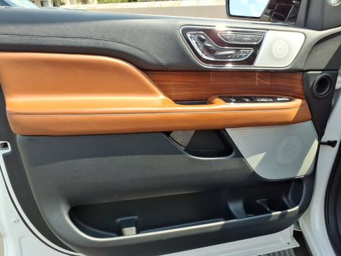 Used 2019 Lincoln Navigator Reserve AWD/4WD image 15