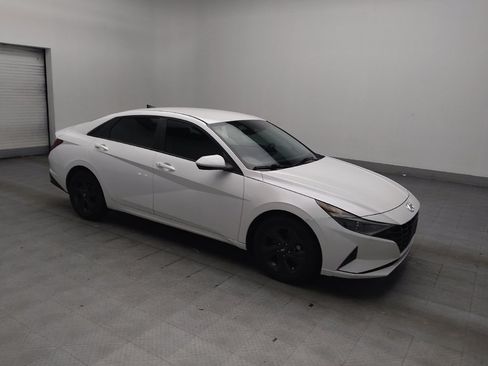 Used 2022 Hyundai Elantra SEL w/ Convenience Package FWD image 11