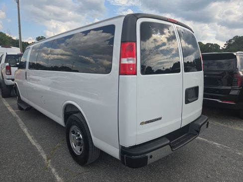 Used 2025 Chevrolet Express 3500 LT w/ LT Preferred Equipment Group RWD image 5