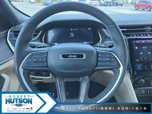 Used 2023 Jeep Grand Cherokee Limited RWD image 12