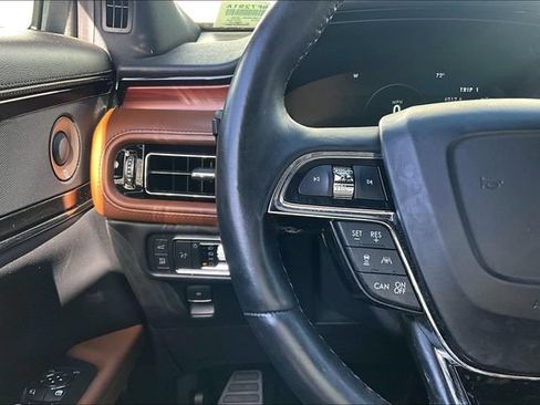 Used 2022 Lincoln Nautilus Reserve AWD/4WD image 18
