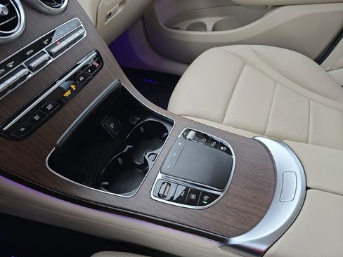 Used 2020 Mercedes-Benz GLC 300 4MATIC image 25